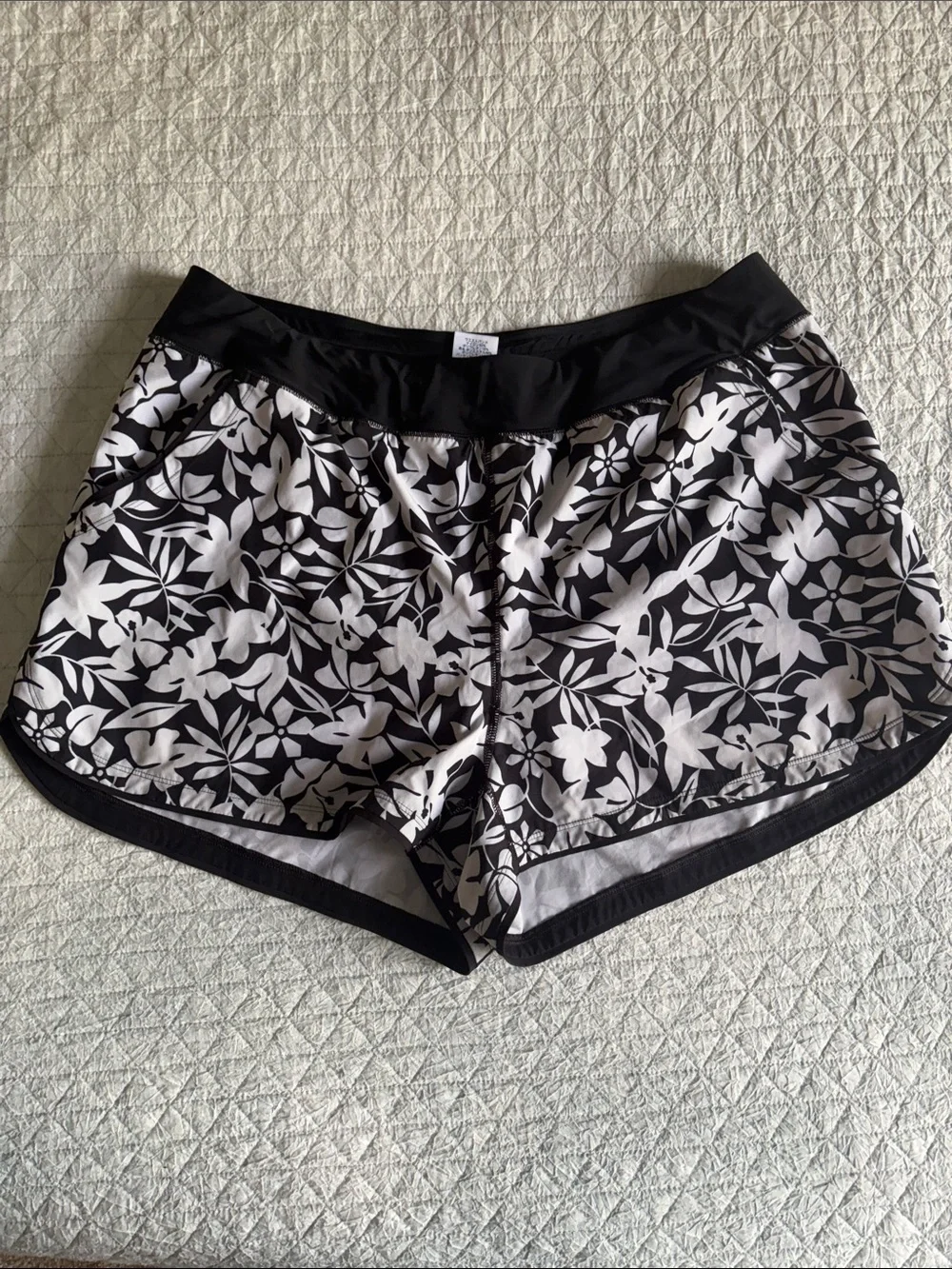Lands End Women's Black & White Floral Active/Swim Shorts
